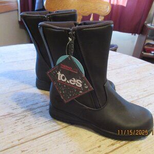 New Totes Brown Winter Boots - Women's Size 6W